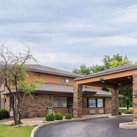 Days Inn By Wyndham Stoughton Wi. Ngoại thất bức ảnh