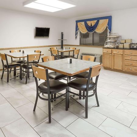 Days Inn By Wyndham Stoughton Wi. Ngoại thất bức ảnh