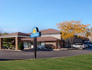 Days Inn By Wyndham Stoughton Wi. Ngoại thất bức ảnh