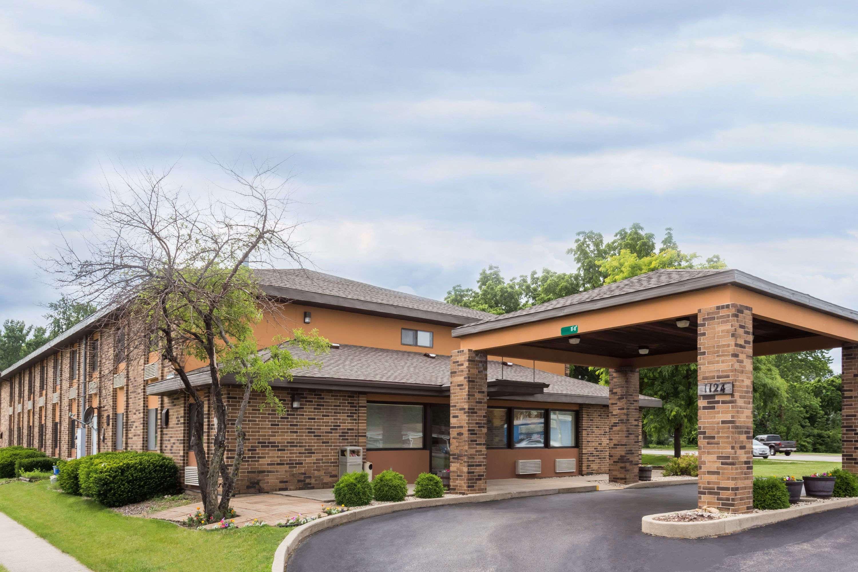 Days Inn By Wyndham Stoughton Wi. Ngoại thất bức ảnh