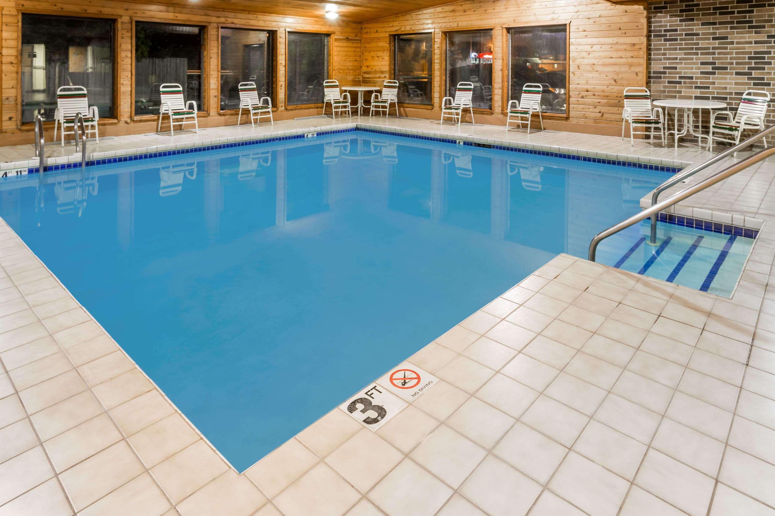 Days Inn By Wyndham Stoughton Wi. Ngoại thất bức ảnh