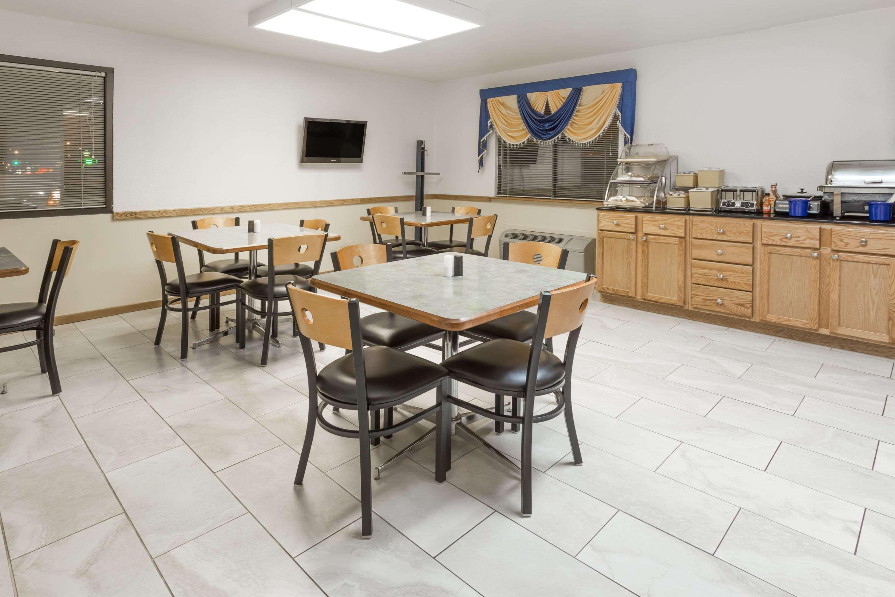 Days Inn By Wyndham Stoughton Wi. Ngoại thất bức ảnh