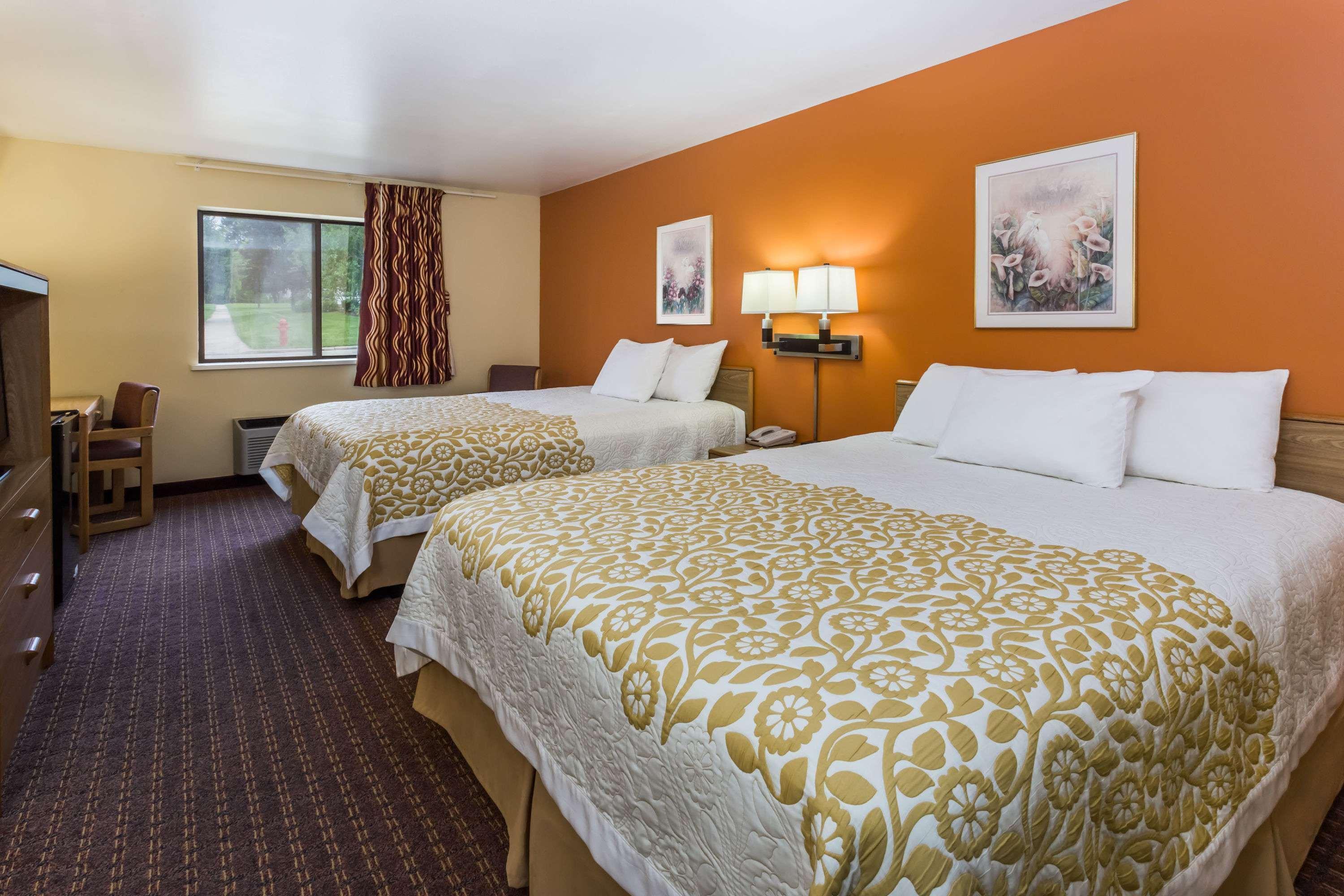 Days Inn By Wyndham Stoughton Wi. Ngoại thất bức ảnh