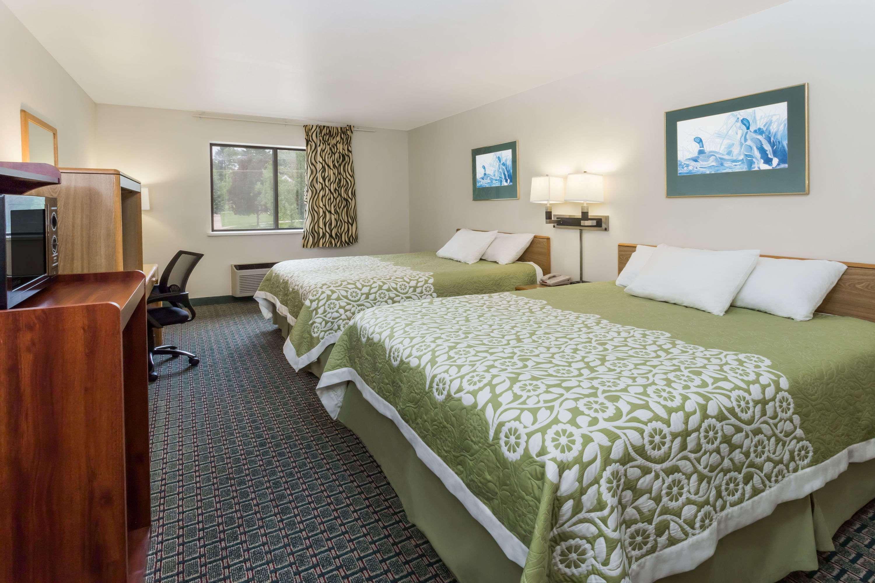 Days Inn By Wyndham Stoughton Wi. Ngoại thất bức ảnh
